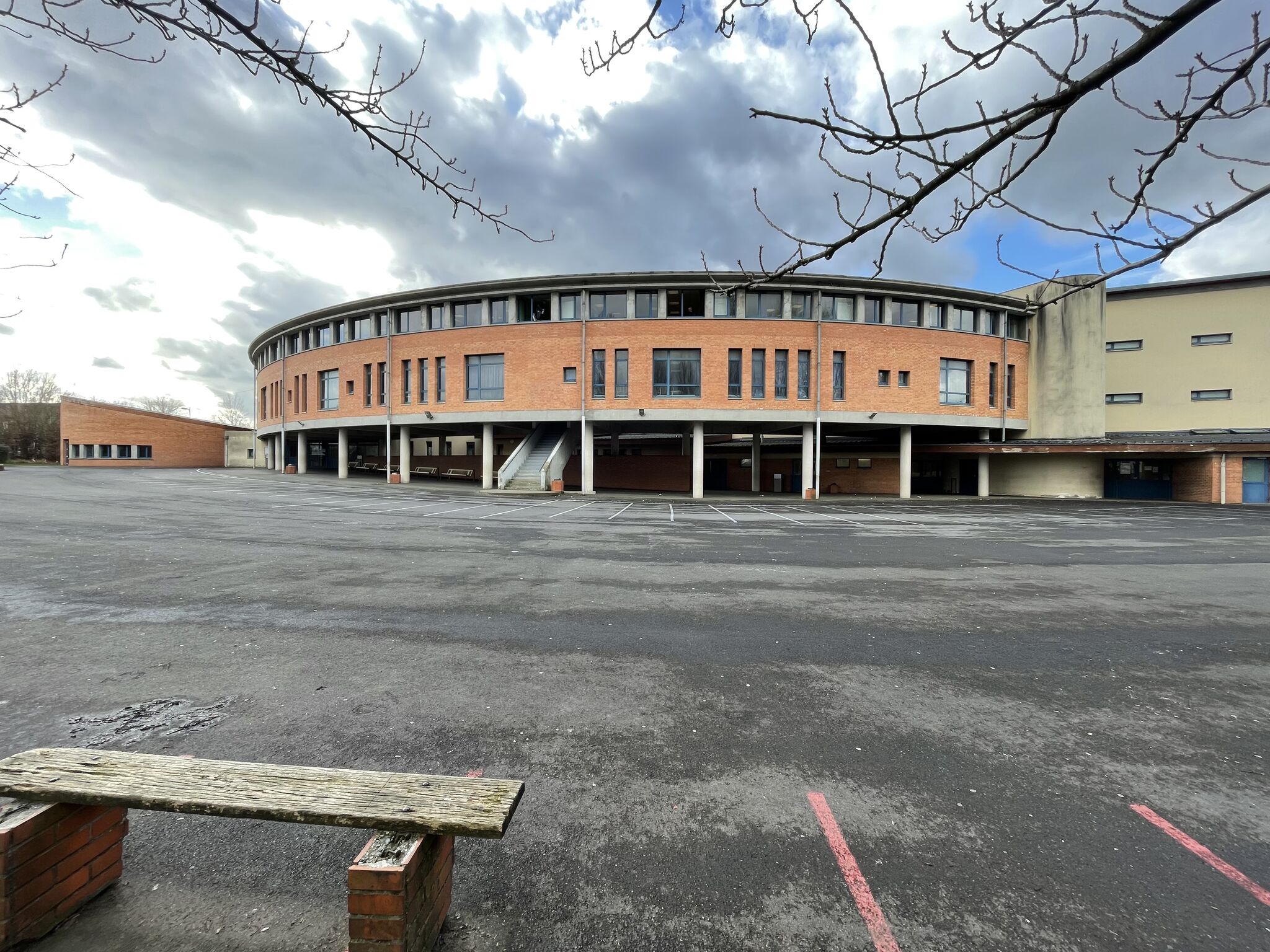 Realisation : chantier de remplacement des menuiseries au collège Nadaud à Wattrelos, mené à bien en seulement deux semaine